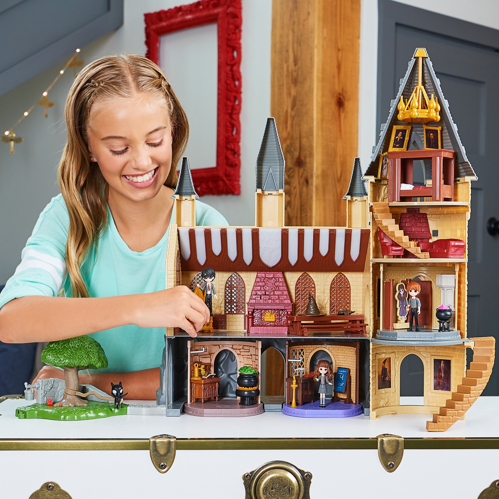 Wizarding World Harry Potter, Magical Minis Amazon Exclusive Deluxe Hogwarts  Castle, 3 Classroom Playsets, 22 Accessories, 3 Figures, Lights & Sounds |  Spin Master