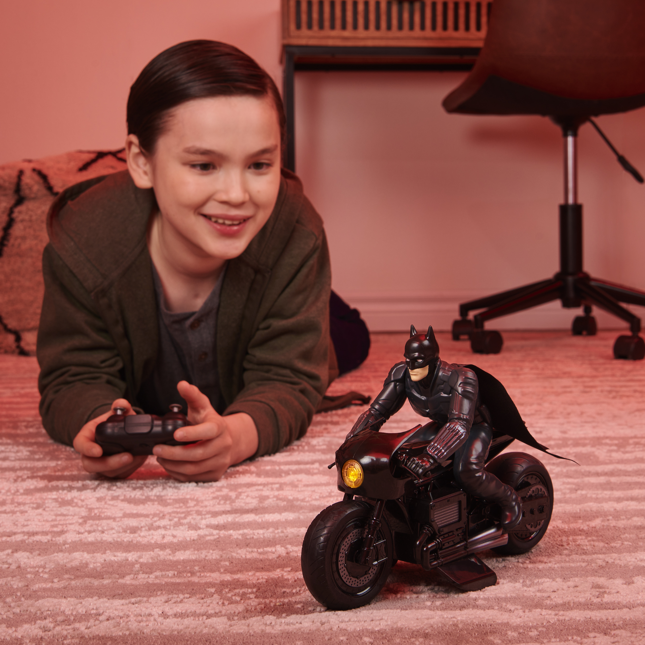 DC Comics The Batman Batcycle RC with Batman Rider Action Figure Official Batman Movie Styling Kids Toys for Boys and Girls Ages 4 and Up Spin Master